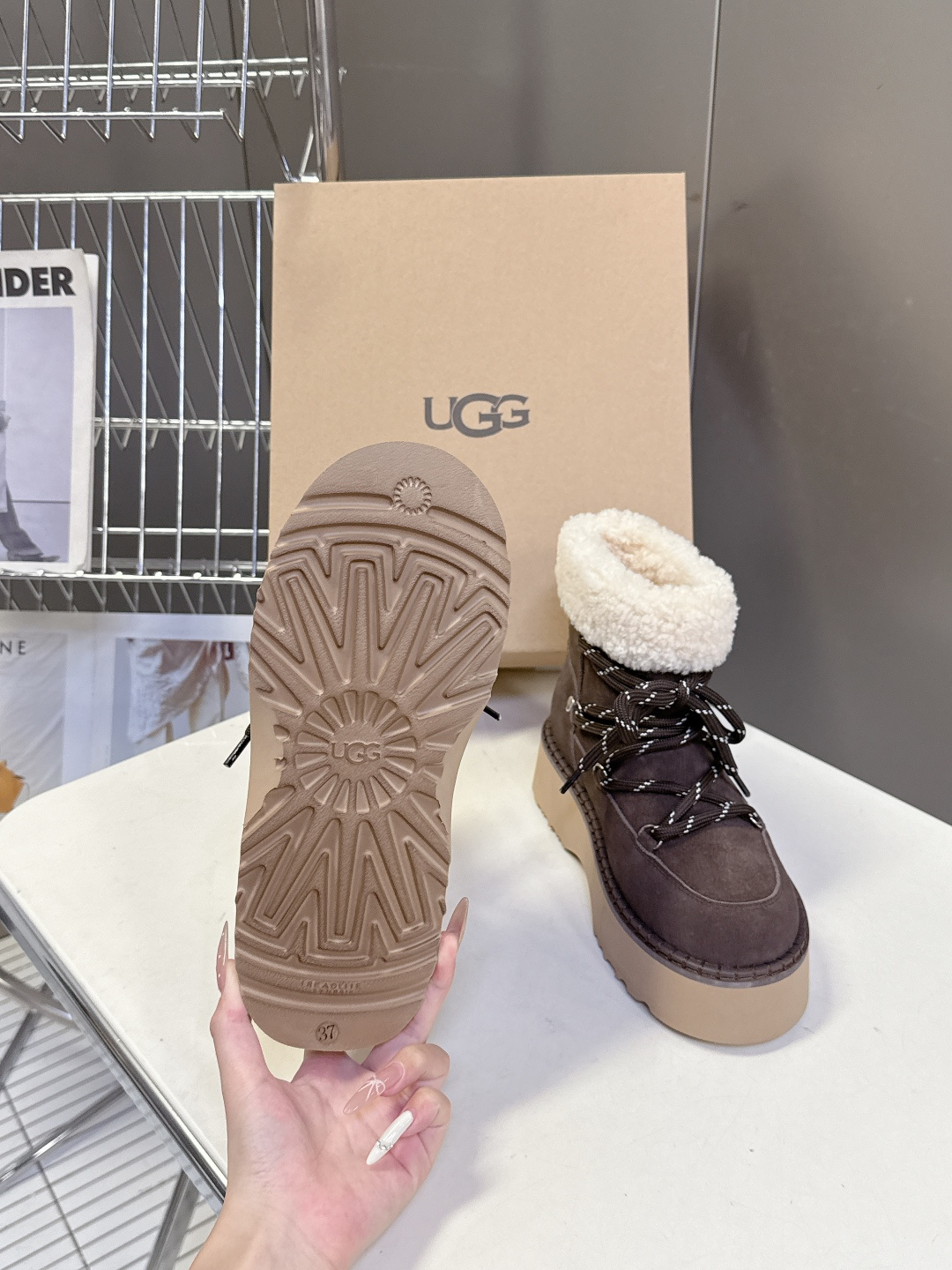 UGG秋冬最新款厚底雪地靴韩版复古软fufu雪地靴 选用优质的材料，内里垫脚羊毛🦙确保毛靴的保暖性和耐久