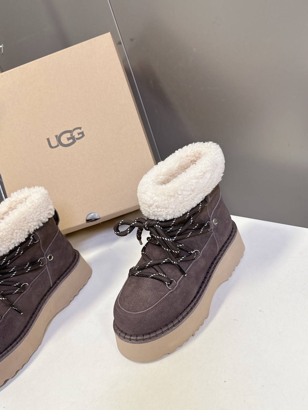 UGG秋冬最新款厚底雪地靴韩版复古软fufu雪地靴 选用优质的材料，内里垫脚羊毛🦙确保毛靴的保暖性和耐久