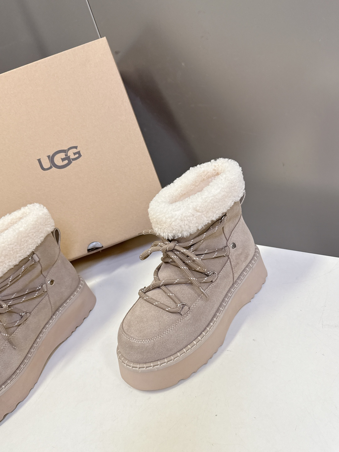 UGG秋冬最新款厚底雪地靴韩版复古软fufu雪地靴 选用优质的材料，内里垫脚羊毛🦙确保毛靴的保暖性和耐久