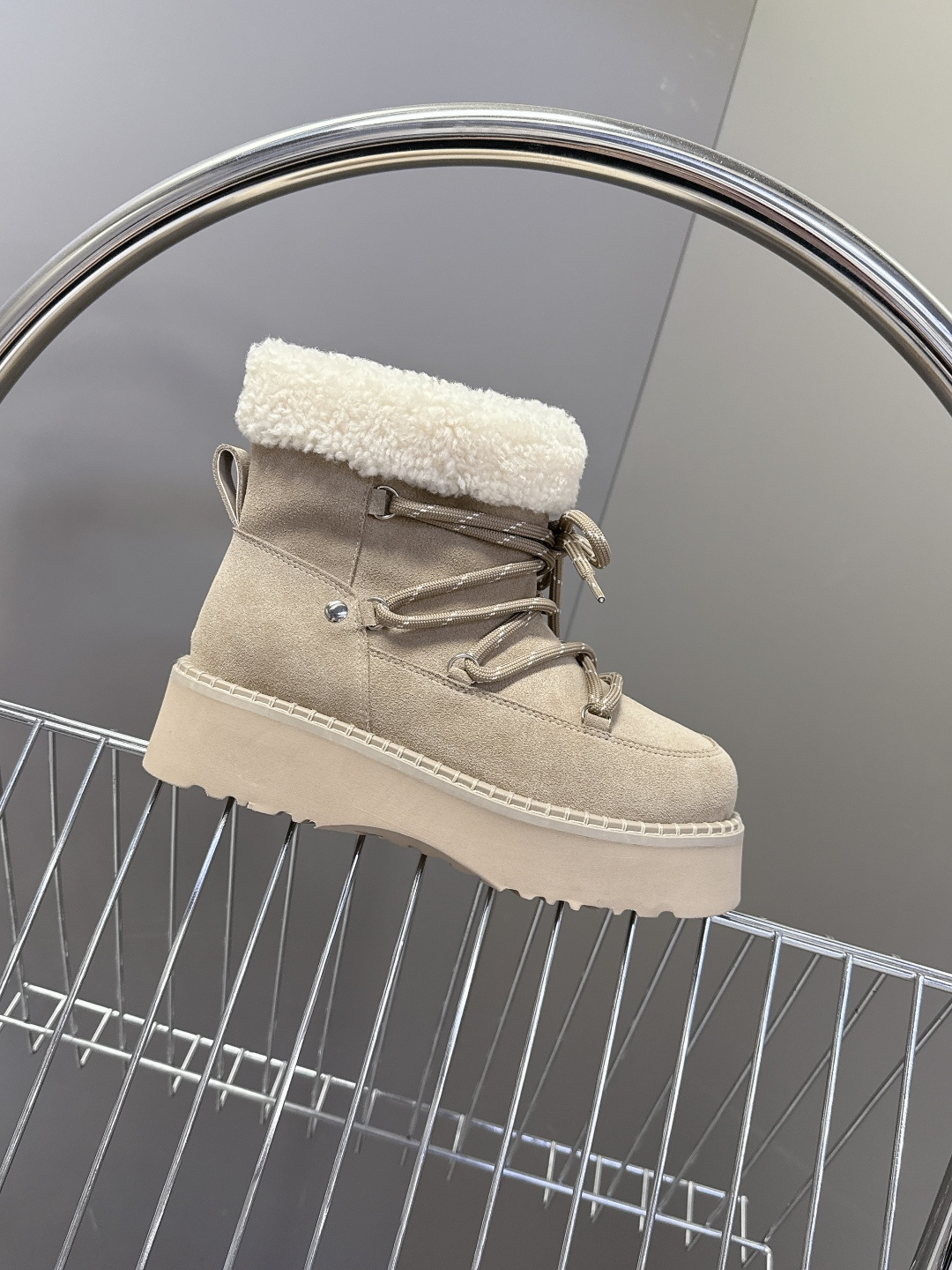 UGG秋冬最新款厚底雪地靴韩版复古软fufu雪地靴 选用优质的材料，内里垫脚羊毛🦙确保毛靴的保暖性和耐久