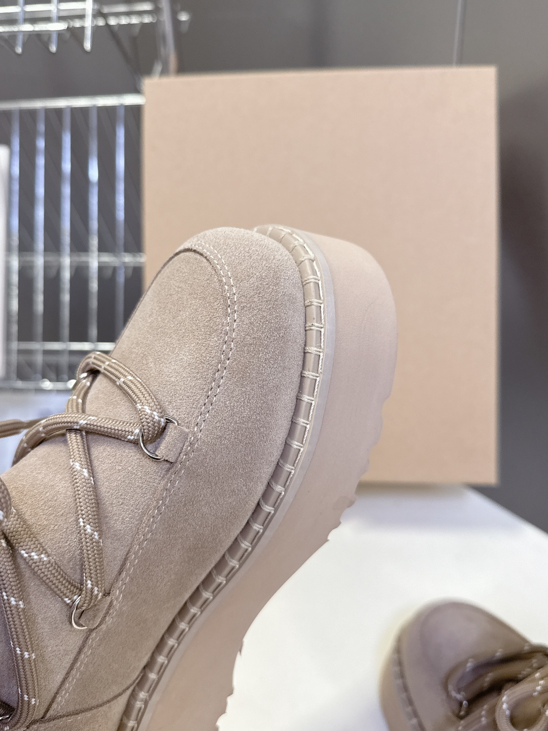 UGG秋冬最新款厚底雪地靴韩版复古软fufu雪地靴 选用优质的材料，内里垫脚羊毛🦙确保毛靴的保暖性和耐久