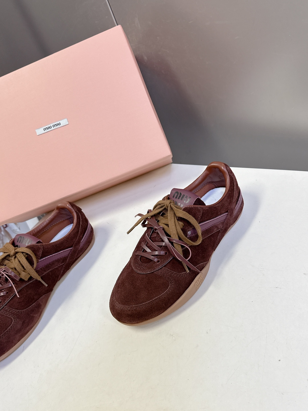 MiuMiu缪缪最新走秀款复古休闲鞋 德训鞋官方秀场出镜率最高的单品 超多明星时尚博主种草 miu系穿搭