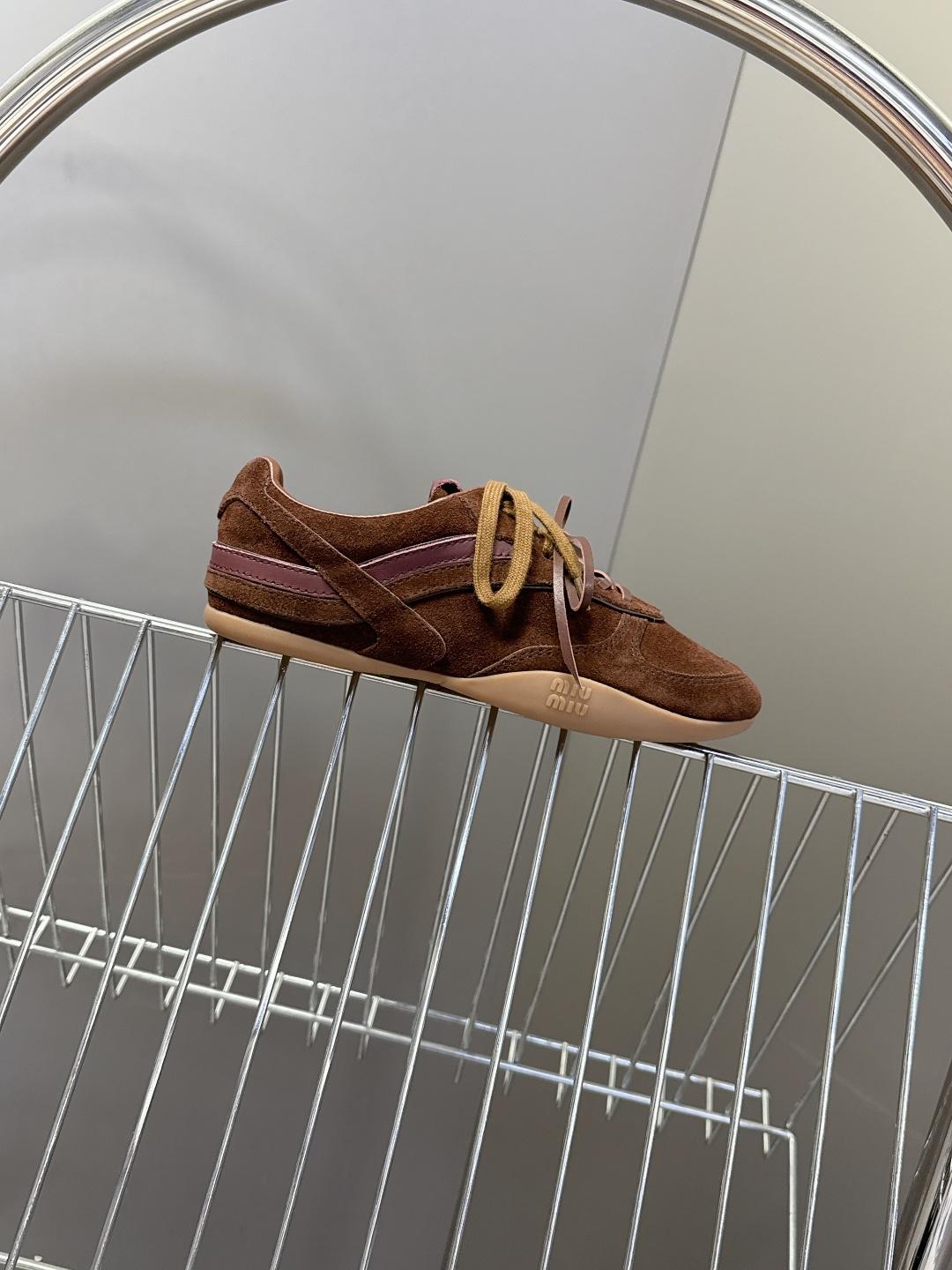MiuMiu缪缪最新走秀款复古休闲鞋 德训鞋官方秀场出镜率最高的单品 超多明星时尚博主种草 miu系穿搭