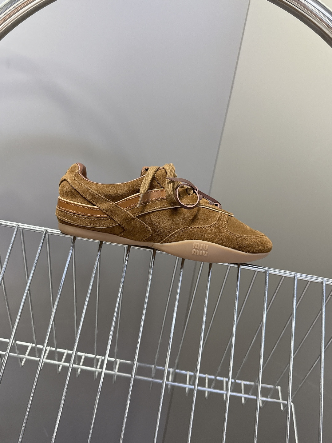 MiuMiu缪缪最新走秀款复古休闲鞋 德训鞋官方秀场出镜率最高的单品 超多明星时尚博主种草 miu系穿搭