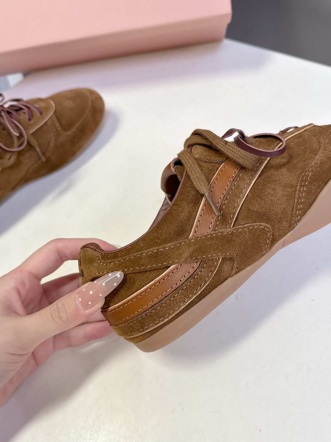 MiuMiu缪缪最新走秀款复古休闲鞋 德训鞋官方秀场出镜率最高的单品 超多明星时尚博主种草 miu系穿搭