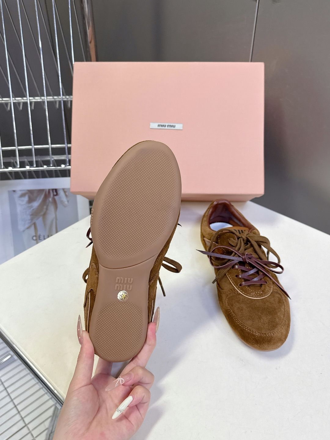 MiuMiu缪缪最新走秀款复古休闲鞋 德训鞋官方秀场出镜率最高的单品 超多明星时尚博主种草 miu系穿搭