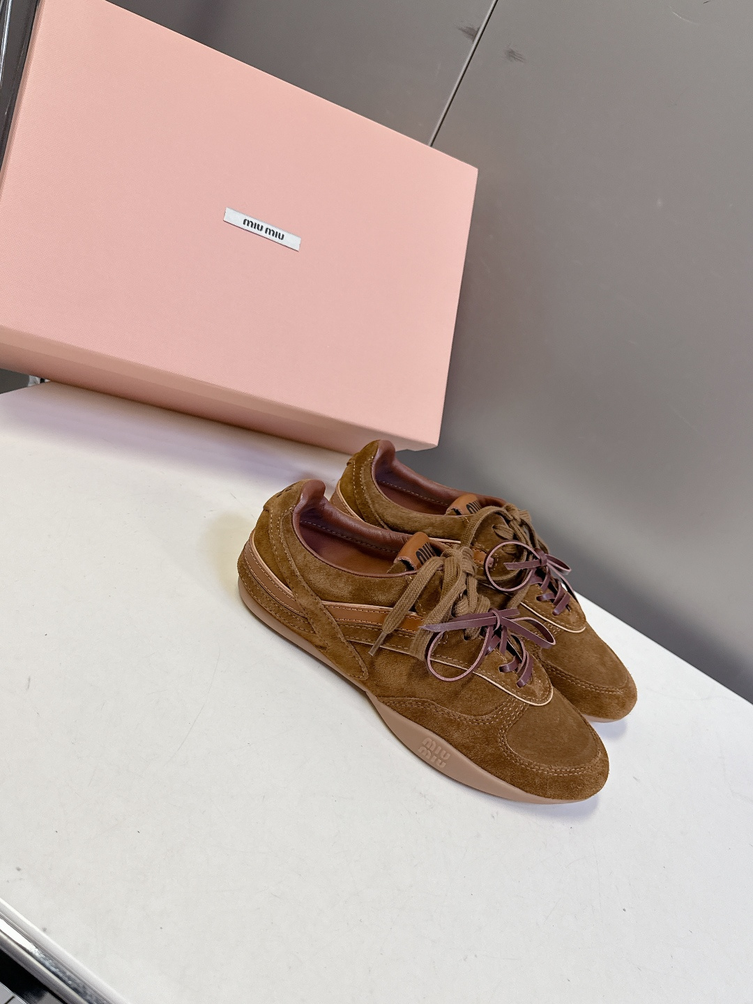 MiuMiu缪缪最新走秀款复古休闲鞋 德训鞋官方秀场出镜率最高的单品 超多明星时尚博主种草 miu系穿搭