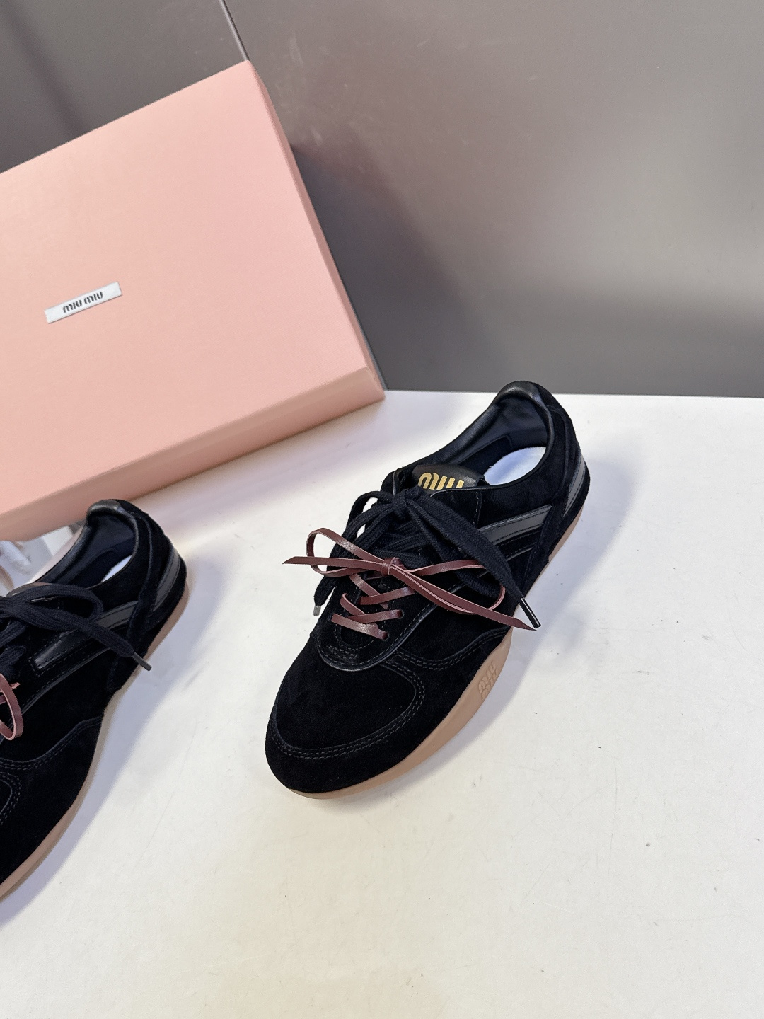 MiuMiu缪缪最新走秀款复古休闲鞋 德训鞋官方秀场出镜率最高的单品 超多明星时尚博主种草 miu系穿搭