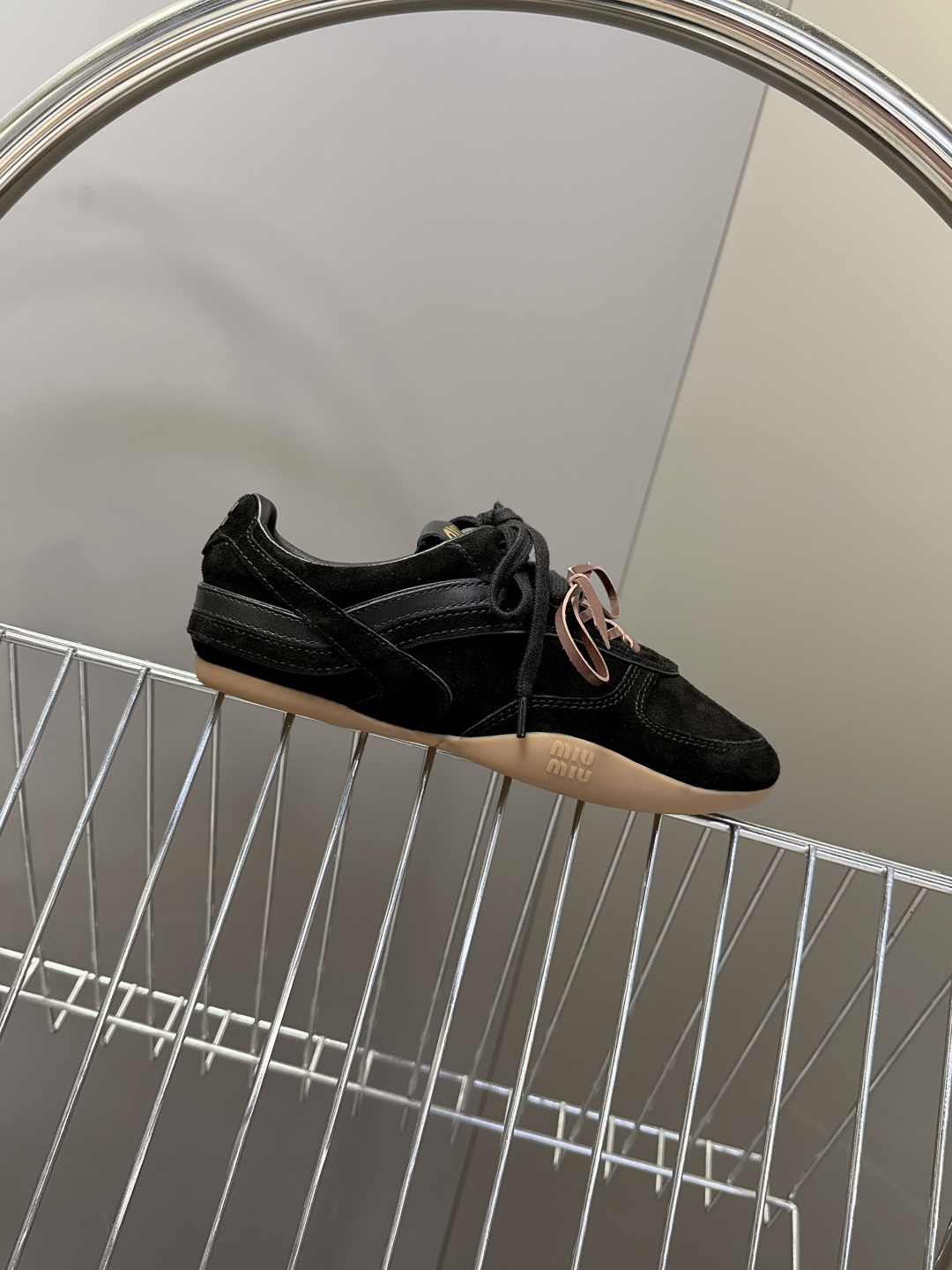 MiuMiu缪缪最新走秀款复古休闲鞋 德训鞋官方秀场出镜率最高的单品 超多明星时尚博主种草 miu系穿搭