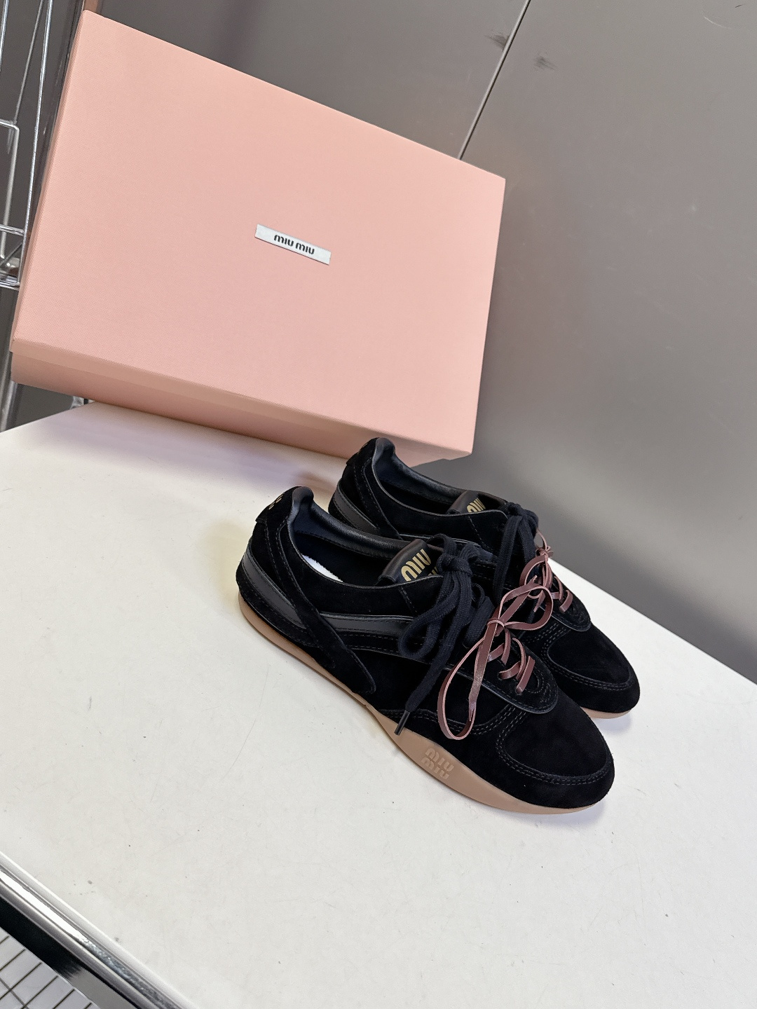 MiuMiu缪缪最新走秀款复古休闲鞋 德训鞋官方秀场出镜率最高的单品 超多明星时尚博主种草 miu系穿搭