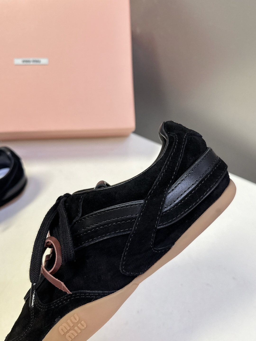 MiuMiu缪缪最新走秀款复古休闲鞋 德训鞋官方秀场出镜率最高的单品 超多明星时尚博主种草 miu系穿搭