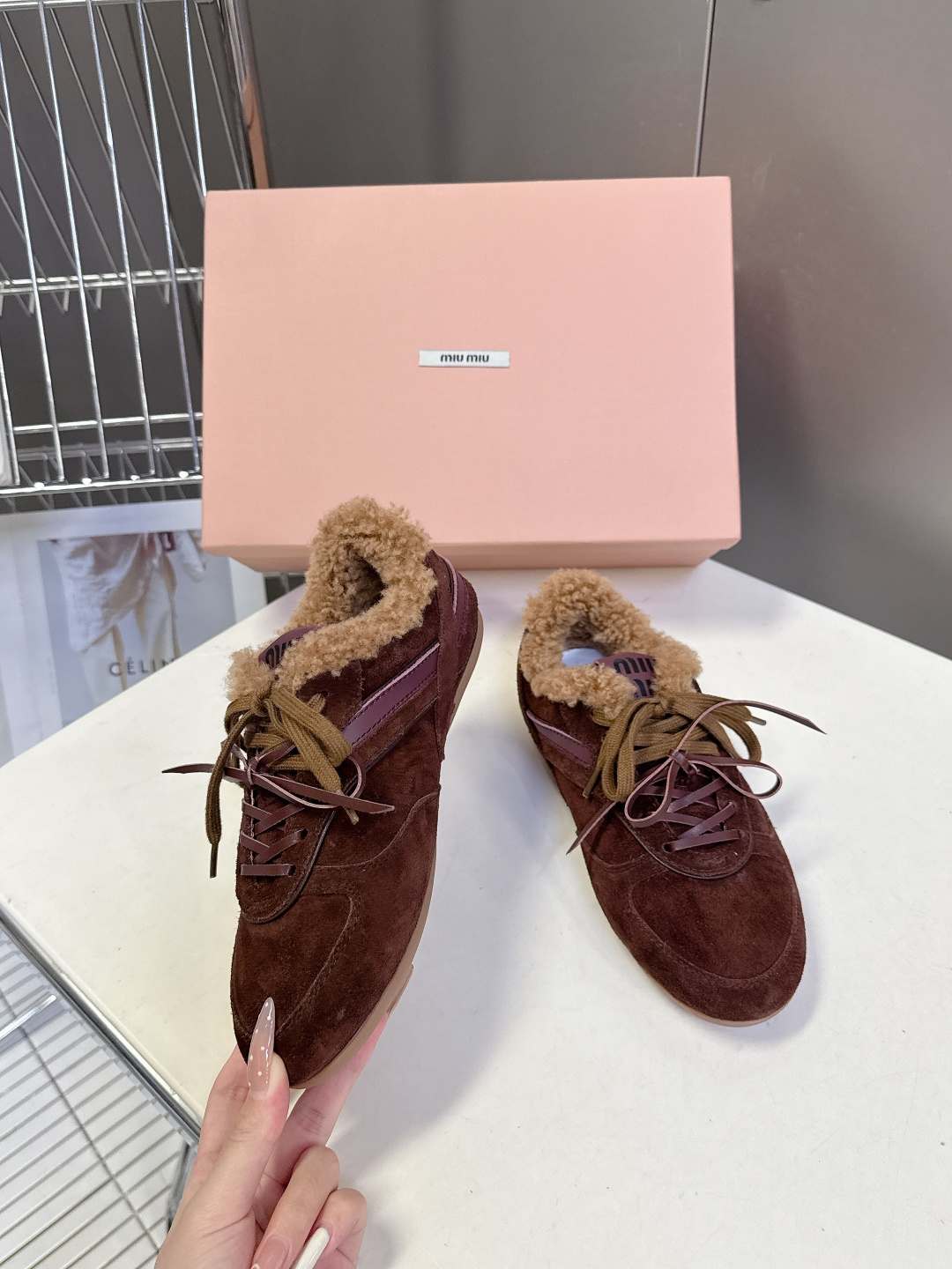 MiuMiu缪缪最新走秀款复古毛毛鞋 德训鞋官方秀场出镜率最高的单品 超多明星时尚博主种草 miu系穿搭