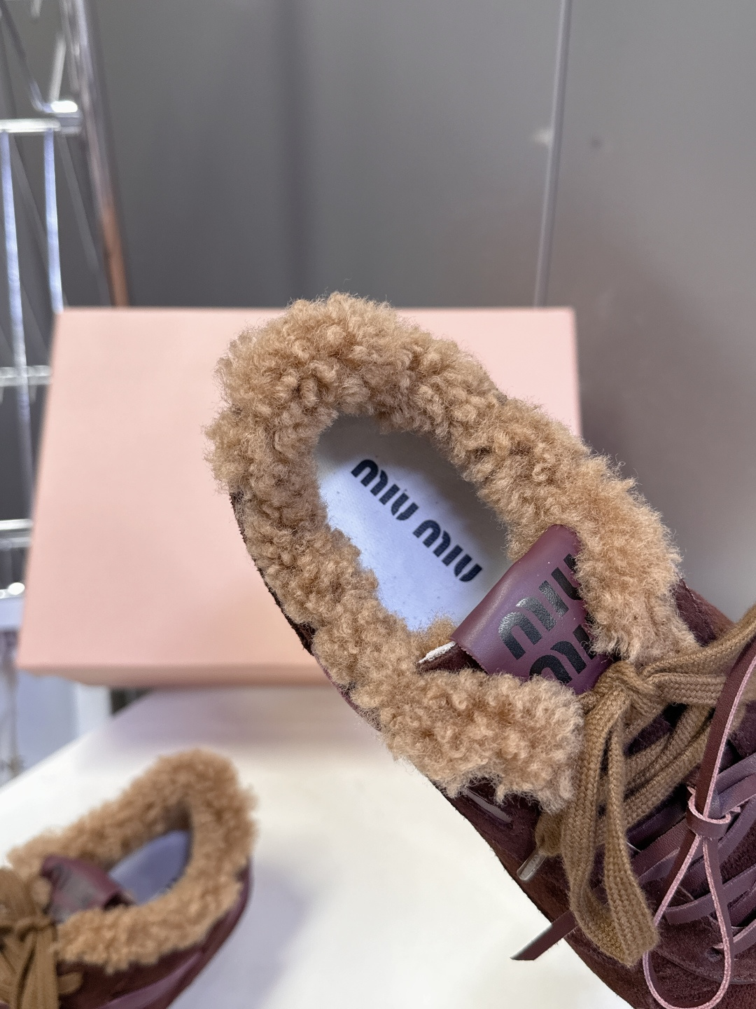 MiuMiu缪缪最新走秀款复古毛毛鞋 德训鞋官方秀场出镜率最高的单品 超多明星时尚博主种草 miu系穿搭