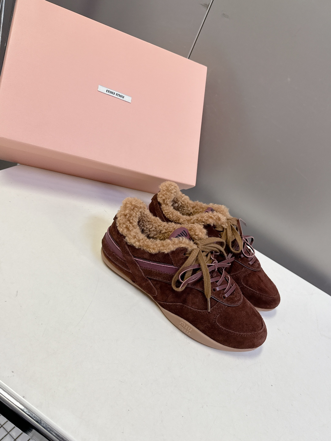 MiuMiu缪缪最新走秀款复古毛毛鞋 德训鞋官方秀场出镜率最高的单品 超多明星时尚博主种草 miu系穿搭