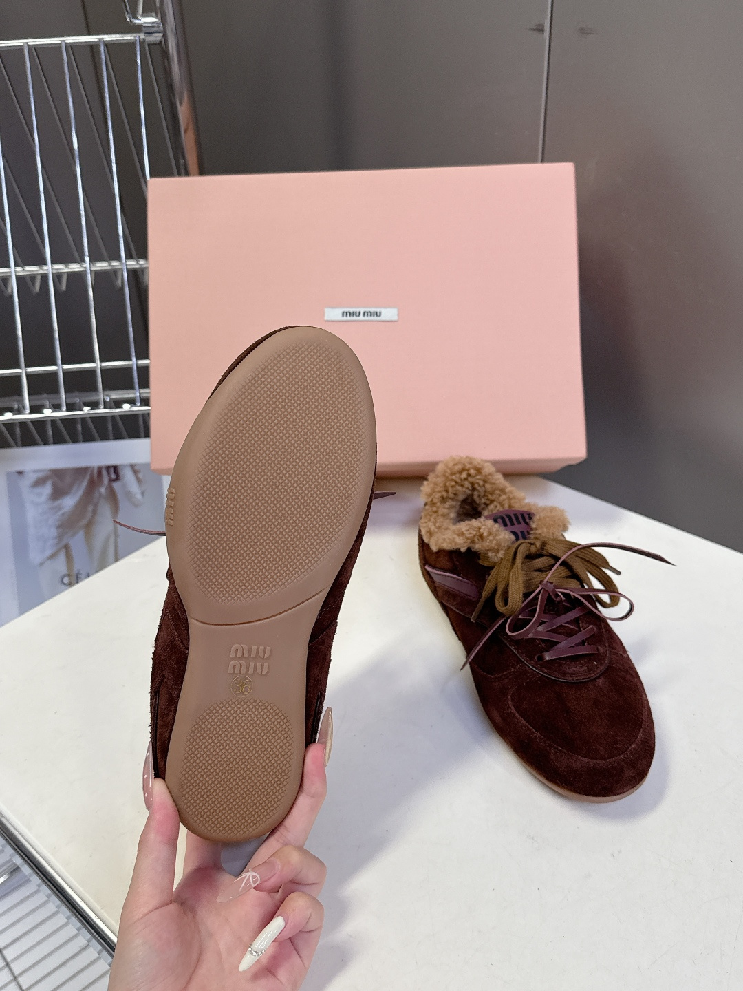MiuMiu缪缪最新走秀款复古毛毛鞋 德训鞋官方秀场出镜率最高的单品 超多明星时尚博主种草 miu系穿搭