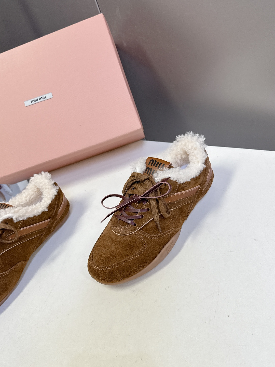 MiuMiu缪缪最新走秀款复古毛毛鞋 德训鞋官方秀场出镜率最高的单品 超多明星时尚博主种草 miu系穿搭