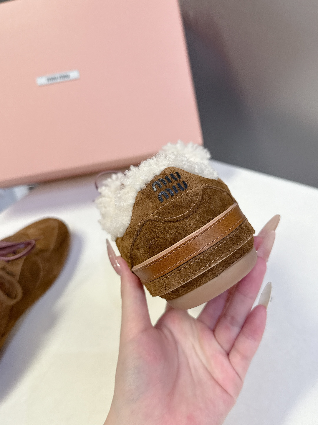 MiuMiu缪缪最新走秀款复古毛毛鞋 德训鞋官方秀场出镜率最高的单品 超多明星时尚博主种草 miu系穿搭