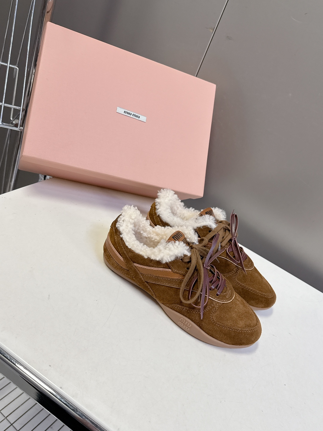 MiuMiu缪缪最新走秀款复古毛毛鞋 德训鞋官方秀场出镜率最高的单品 超多明星时尚博主种草 miu系穿搭