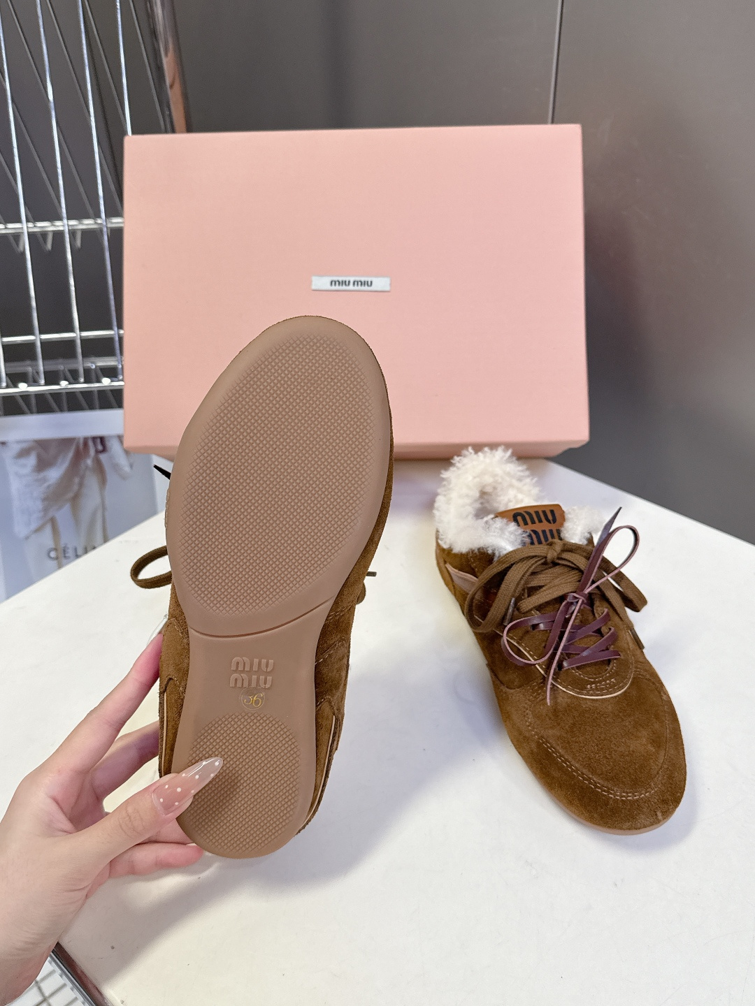 MiuMiu缪缪最新走秀款复古毛毛鞋 德训鞋官方秀场出镜率最高的单品 超多明星时尚博主种草 miu系穿搭