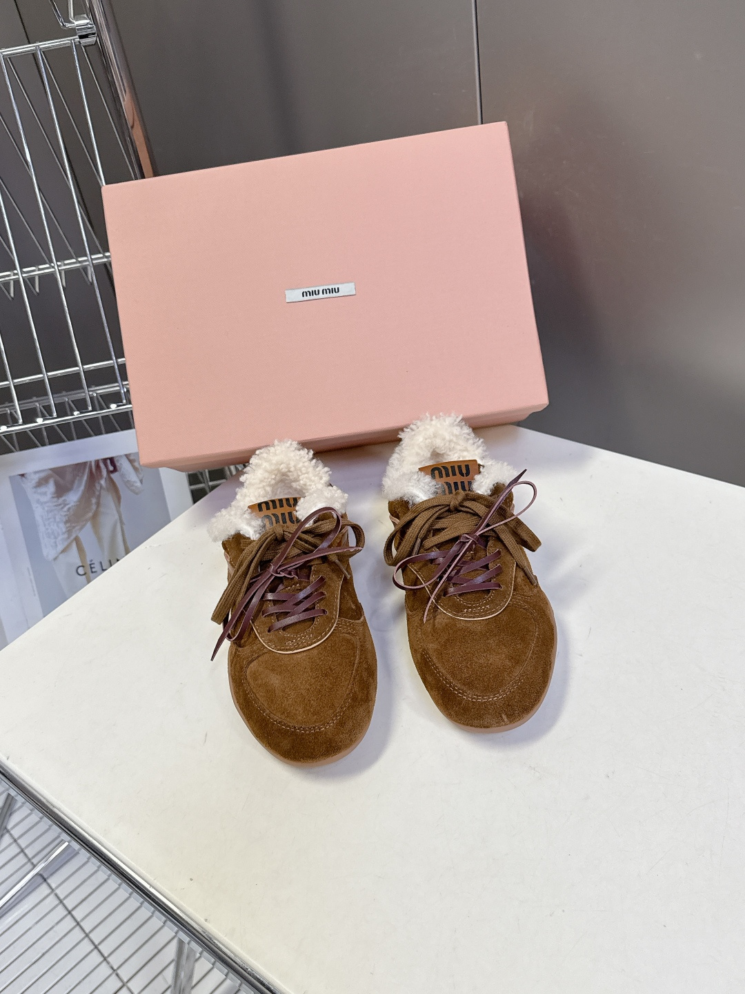 MiuMiu缪缪最新走秀款复古毛毛鞋 德训鞋官方秀场出镜率最高的单品 超多明星时尚博主种草 miu系穿搭