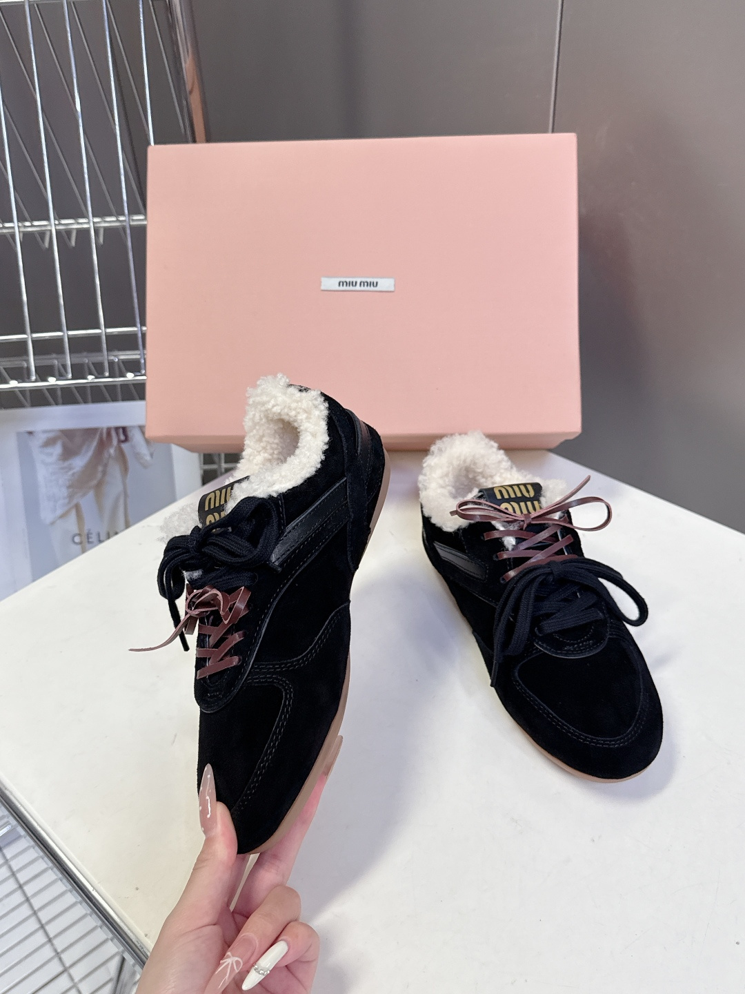 MiuMiu缪缪最新走秀款复古毛毛鞋 德训鞋官方秀场出镜率最高的单品 超多明星时尚博主种草 miu系穿搭