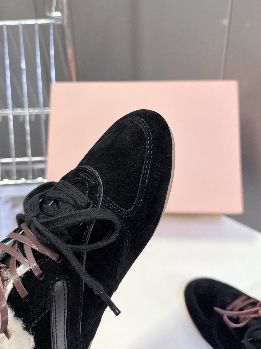 MiuMiu缪缪最新走秀款复古毛毛鞋 德训鞋官方秀场出镜率最高的单品 超多明星时尚博主种草 miu系穿搭