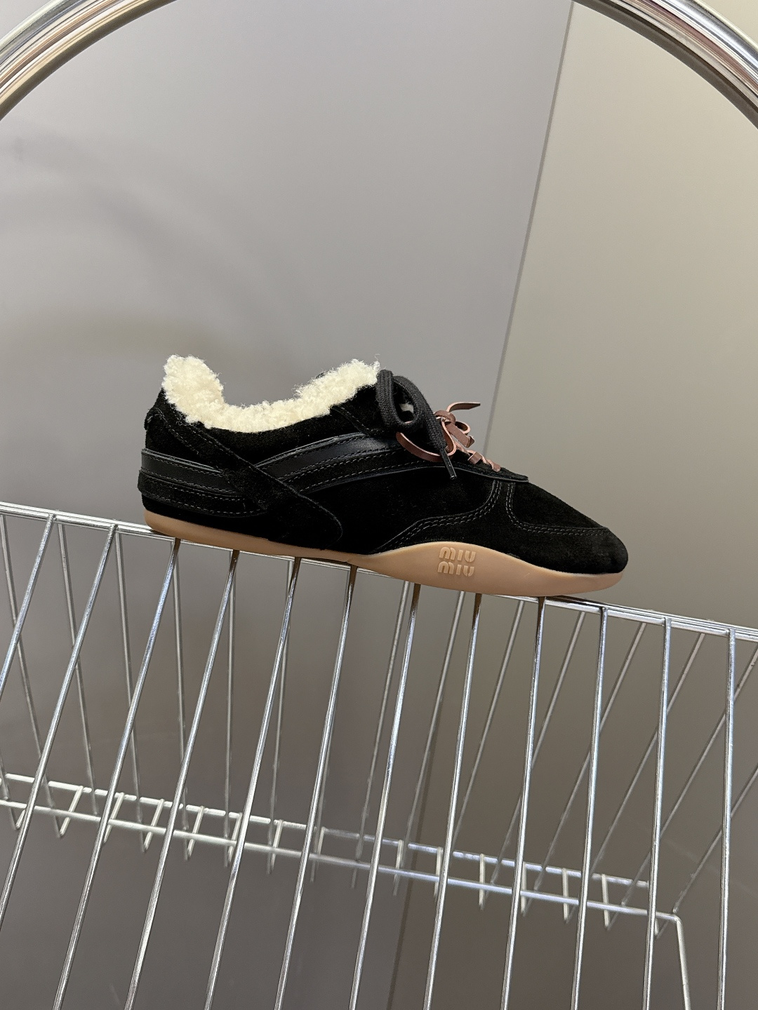 MiuMiu缪缪最新走秀款复古毛毛鞋 德训鞋官方秀场出镜率最高的单品 超多明星时尚博主种草 miu系穿搭