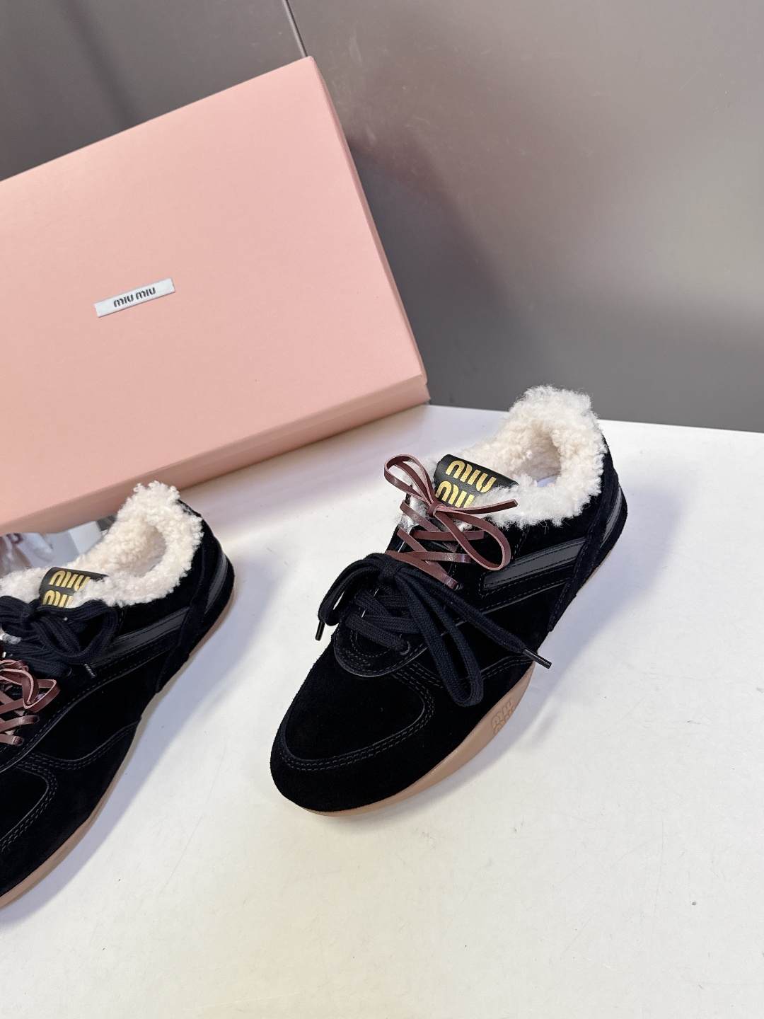MiuMiu缪缪最新走秀款复古毛毛鞋 德训鞋官方秀场出镜率最高的单品 超多明星时尚博主种草 miu系穿搭