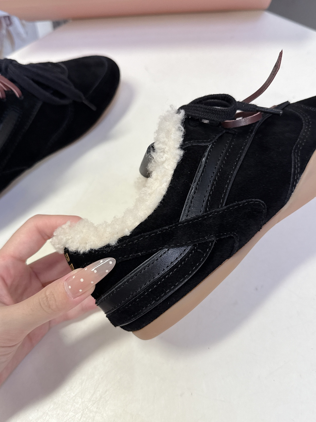 MiuMiu缪缪最新走秀款复古毛毛鞋 德训鞋官方秀场出镜率最高的单品 超多明星时尚博主种草 miu系穿搭