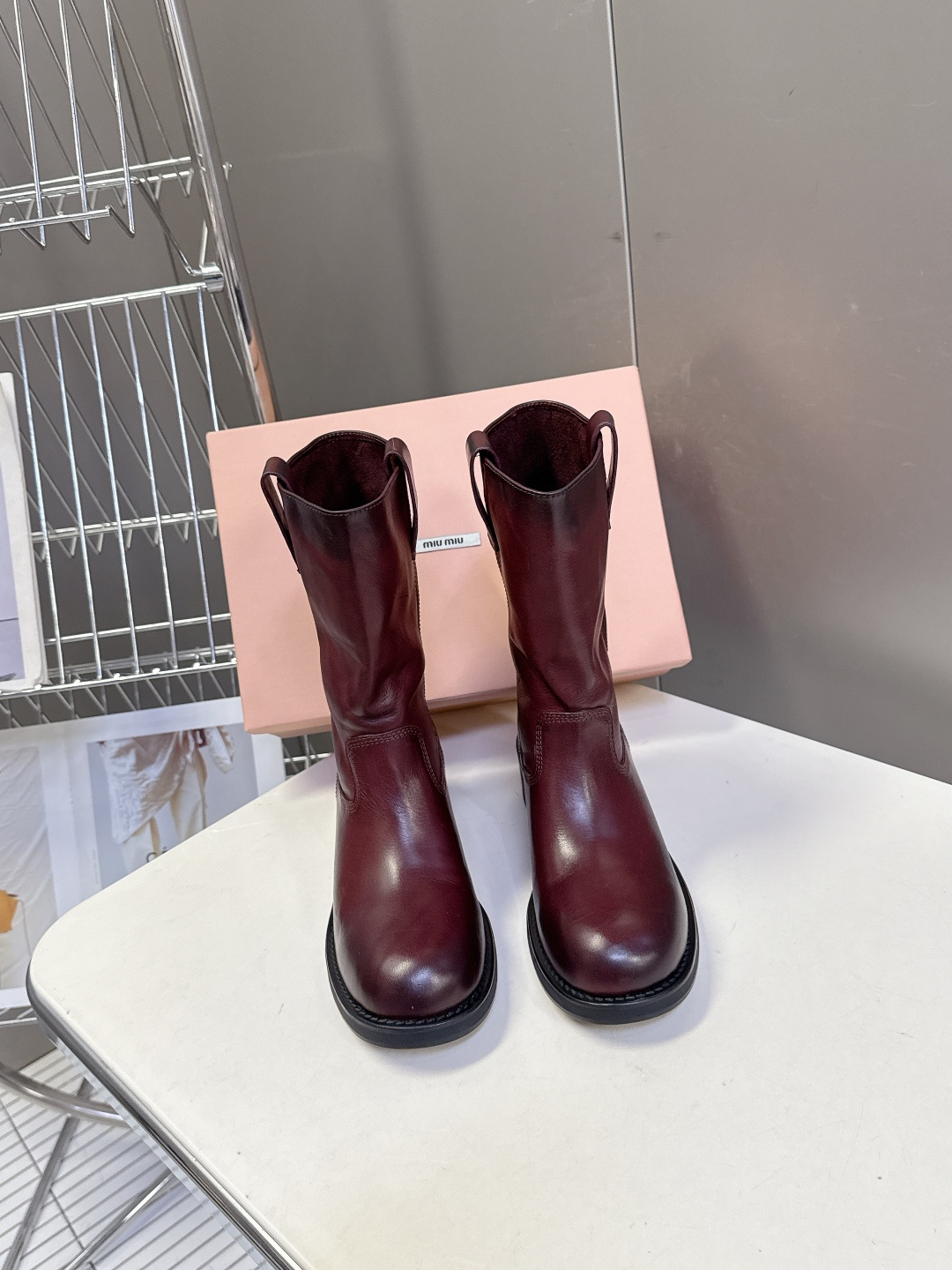 MiuMiu缪缪秋冬最新款复古皮靴 堆堆靴 超多明星时尚博主种草 当下最流行的型体隔板设计 结合美拉德色