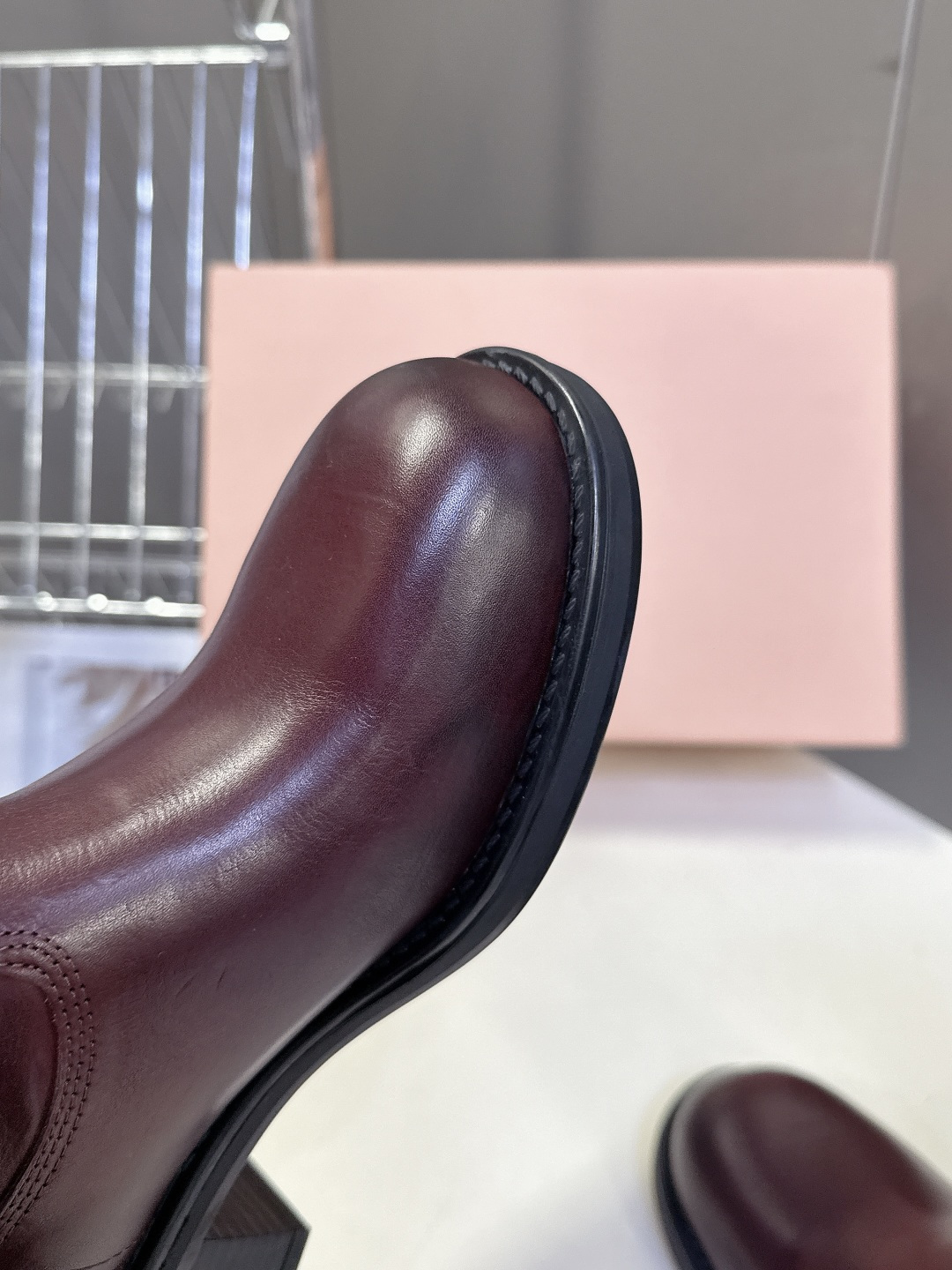 MiuMiu缪缪秋冬最新款复古皮靴 堆堆靴 超多明星时尚博主种草 当下最流行的型体隔板设计 结合美拉德色