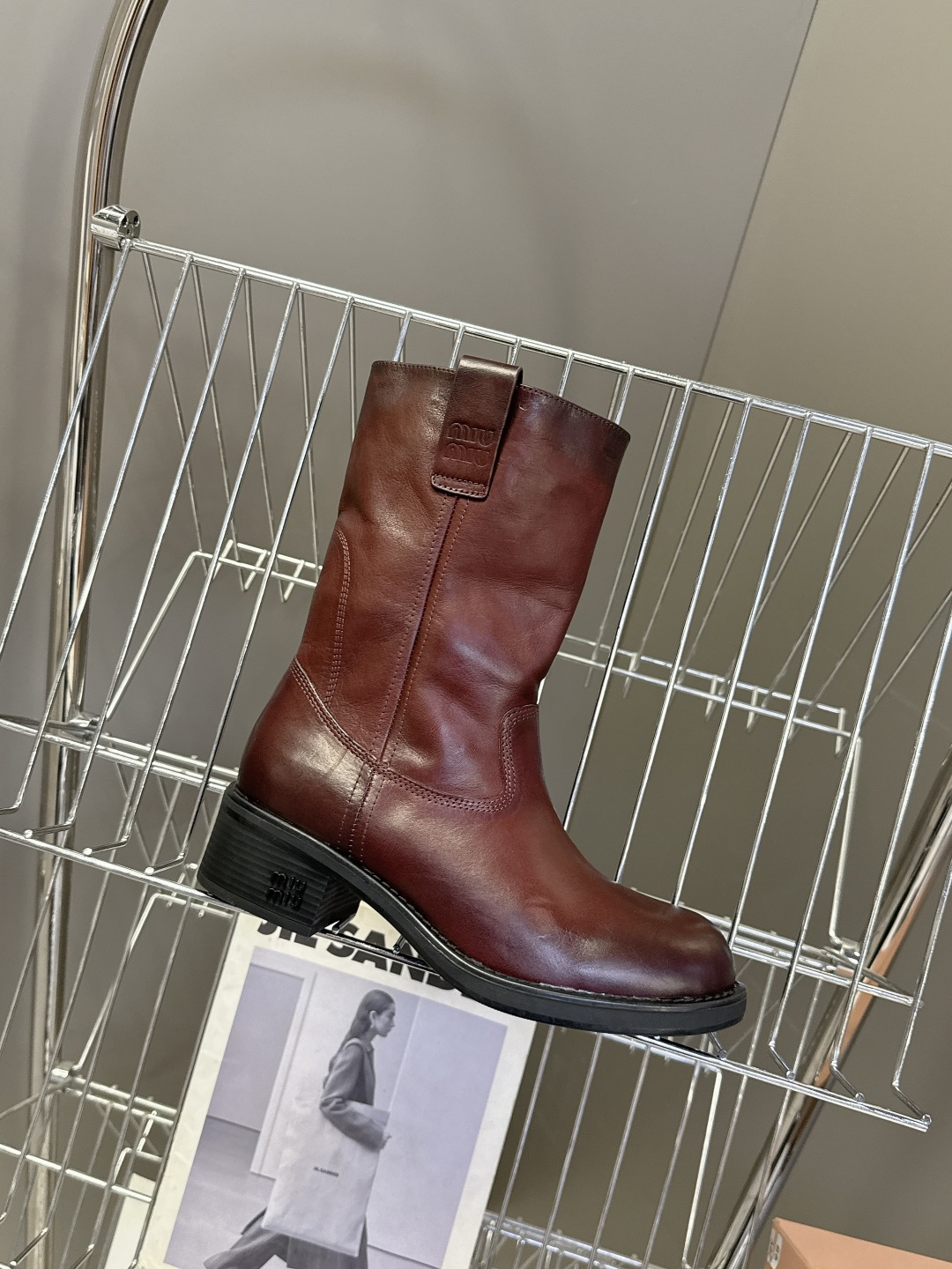 MiuMiu缪缪秋冬最新款复古皮靴 堆堆靴 超多明星时尚博主种草 当下最流行的型体隔板设计 结合美拉德色