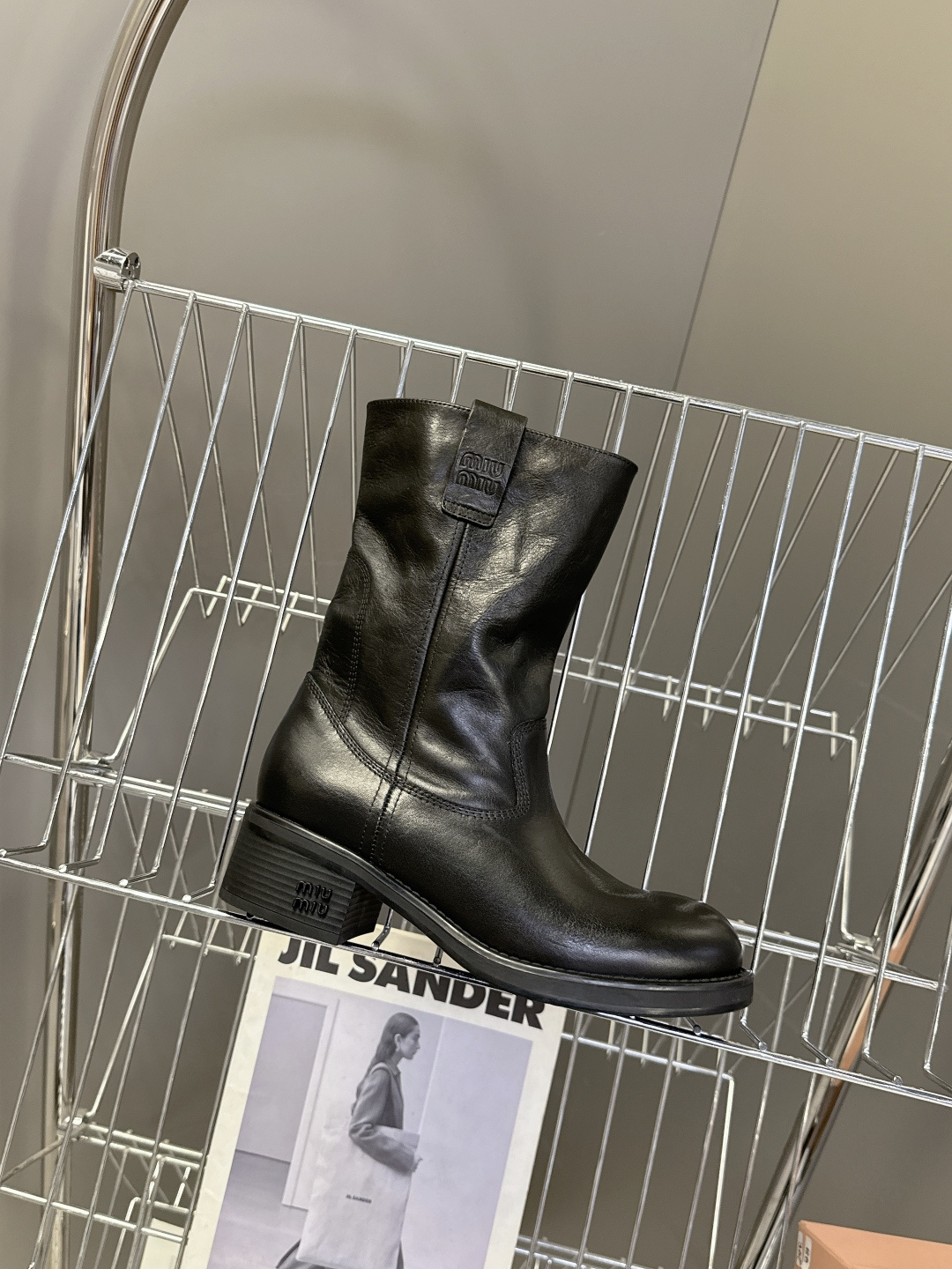 MiuMiu缪缪秋冬最新款复古皮靴 堆堆靴 超多明星时尚博主种草 当下最流行的型体隔板设计 结合美拉德色