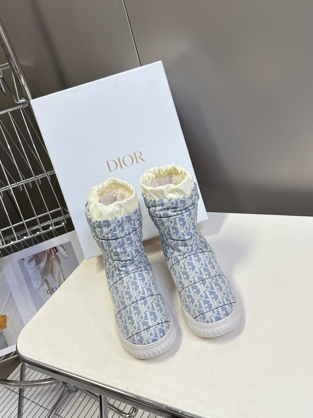 Dior迪奥秋冬最新款雪地靴 滑雪鞋 超多明星网红种草 这款Dior 及踝靴巧妙融合 Dior Chez