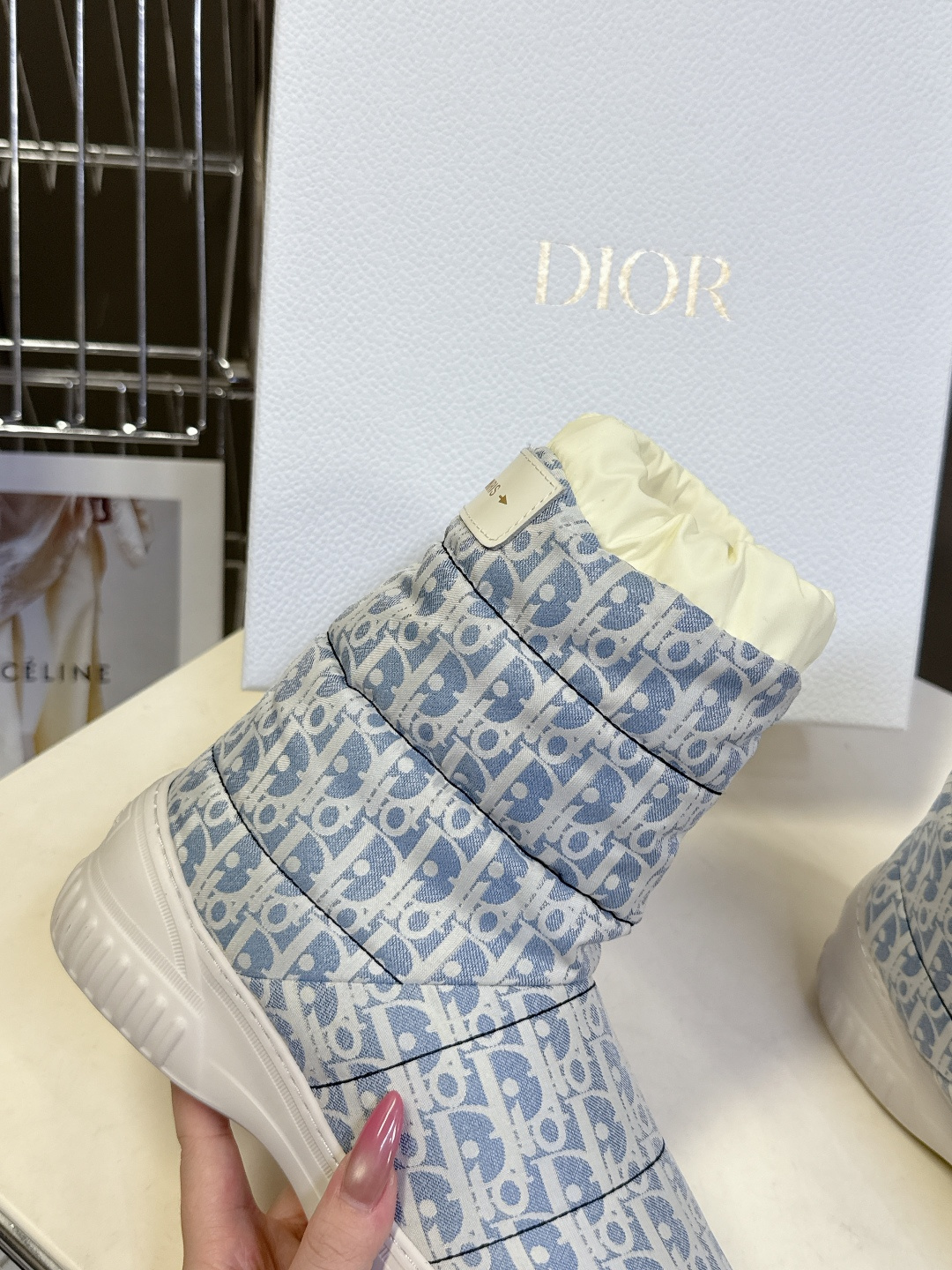 Dior迪奥秋冬最新款雪地靴 滑雪鞋 超多明星网红种草 这款Dior 及踝靴巧妙融合 Dior Chez