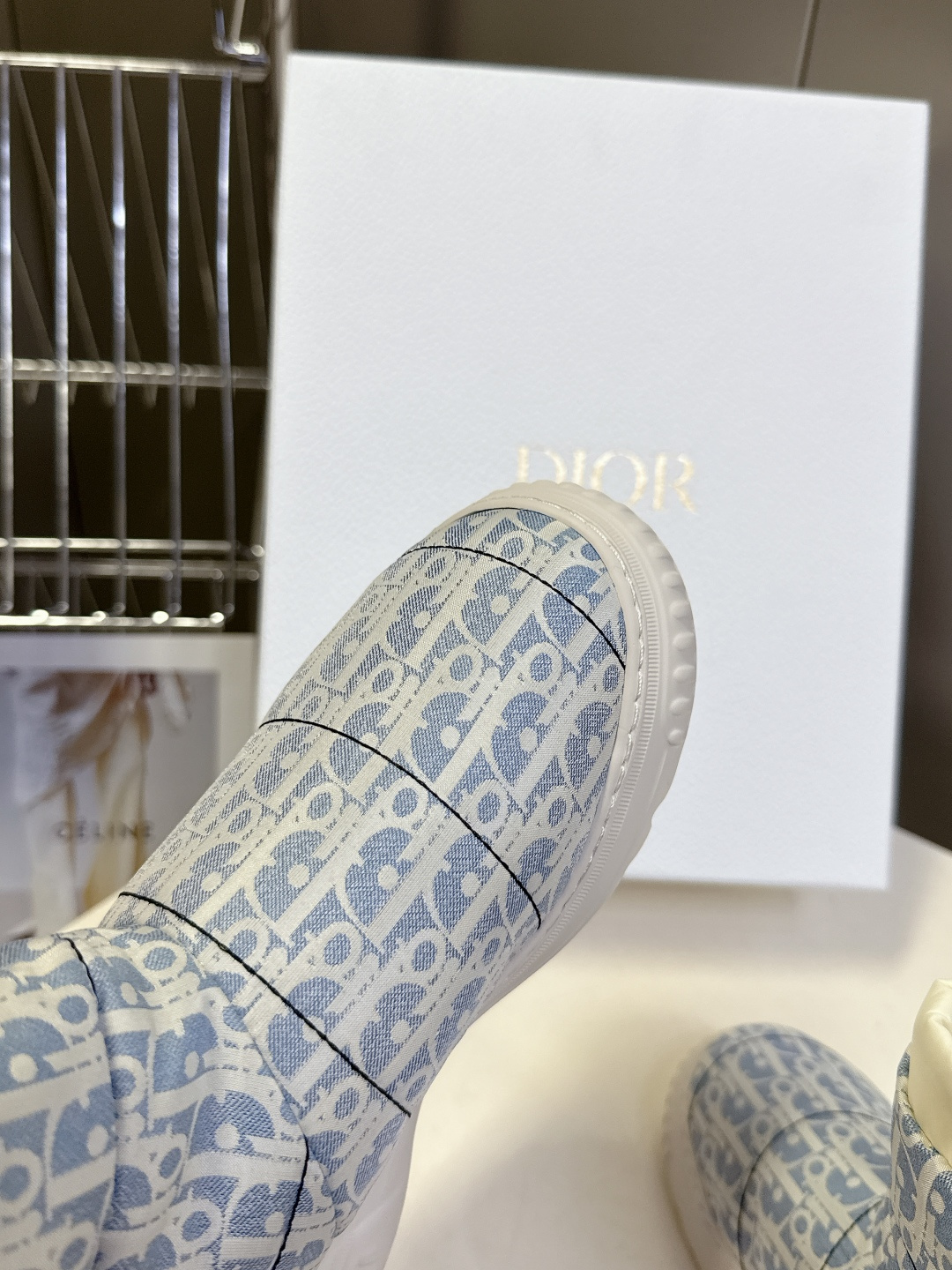 Dior迪奥秋冬最新款雪地靴 滑雪鞋 超多明星网红种草 这款Dior 及踝靴巧妙融合 Dior Chez