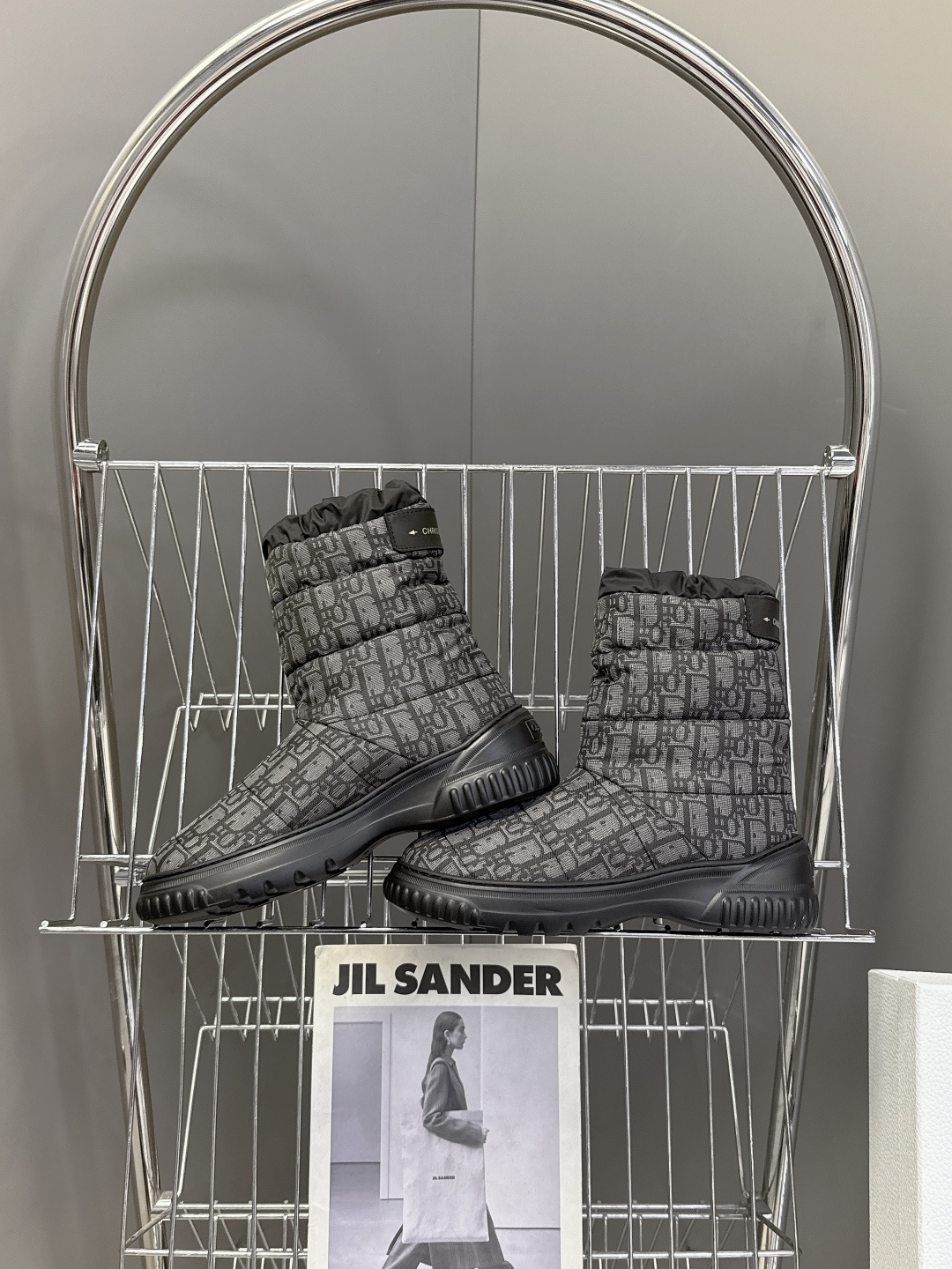 Dior迪奥秋冬最新款雪地靴 滑雪鞋 超多明星网红种草 这款Dior 及踝靴巧妙融合 Dior Chez