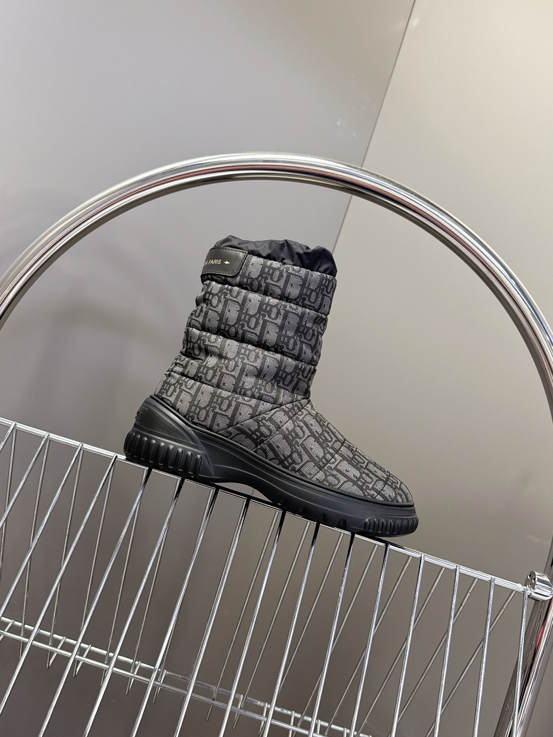 Dior迪奥秋冬最新款雪地靴 滑雪鞋 超多明星网红种草 这款Dior 及踝靴巧妙融合 Dior Chez