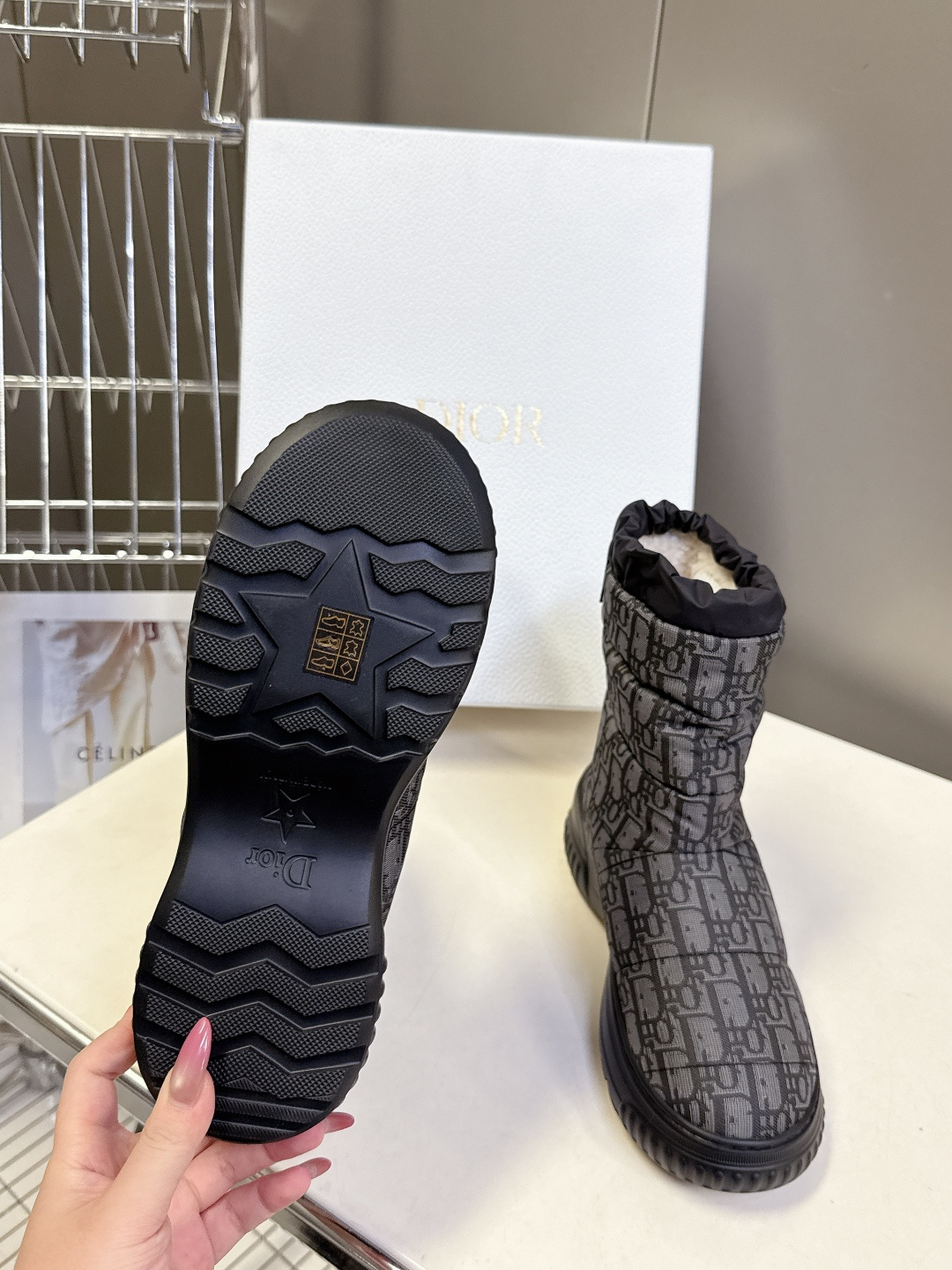 Dior迪奥秋冬最新款雪地靴 滑雪鞋 超多明星网红种草 这款Dior 及踝靴巧妙融合 Dior Chez