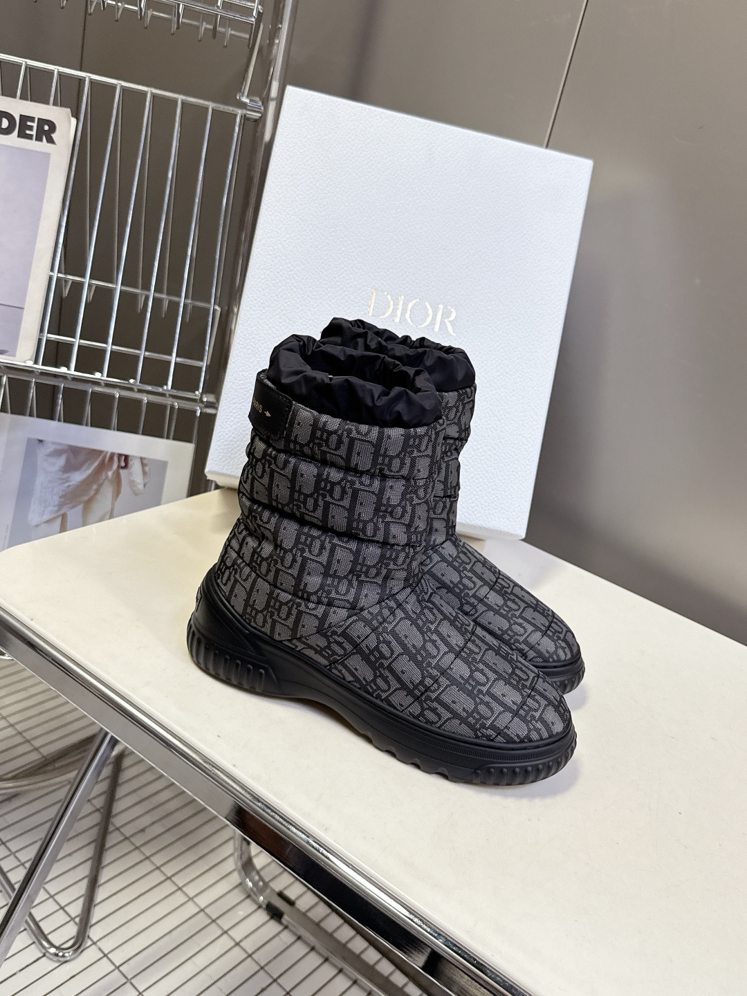 Dior迪奥秋冬最新款雪地靴 滑雪鞋 超多明星网红种草 这款Dior 及踝靴巧妙融合 Dior Chez