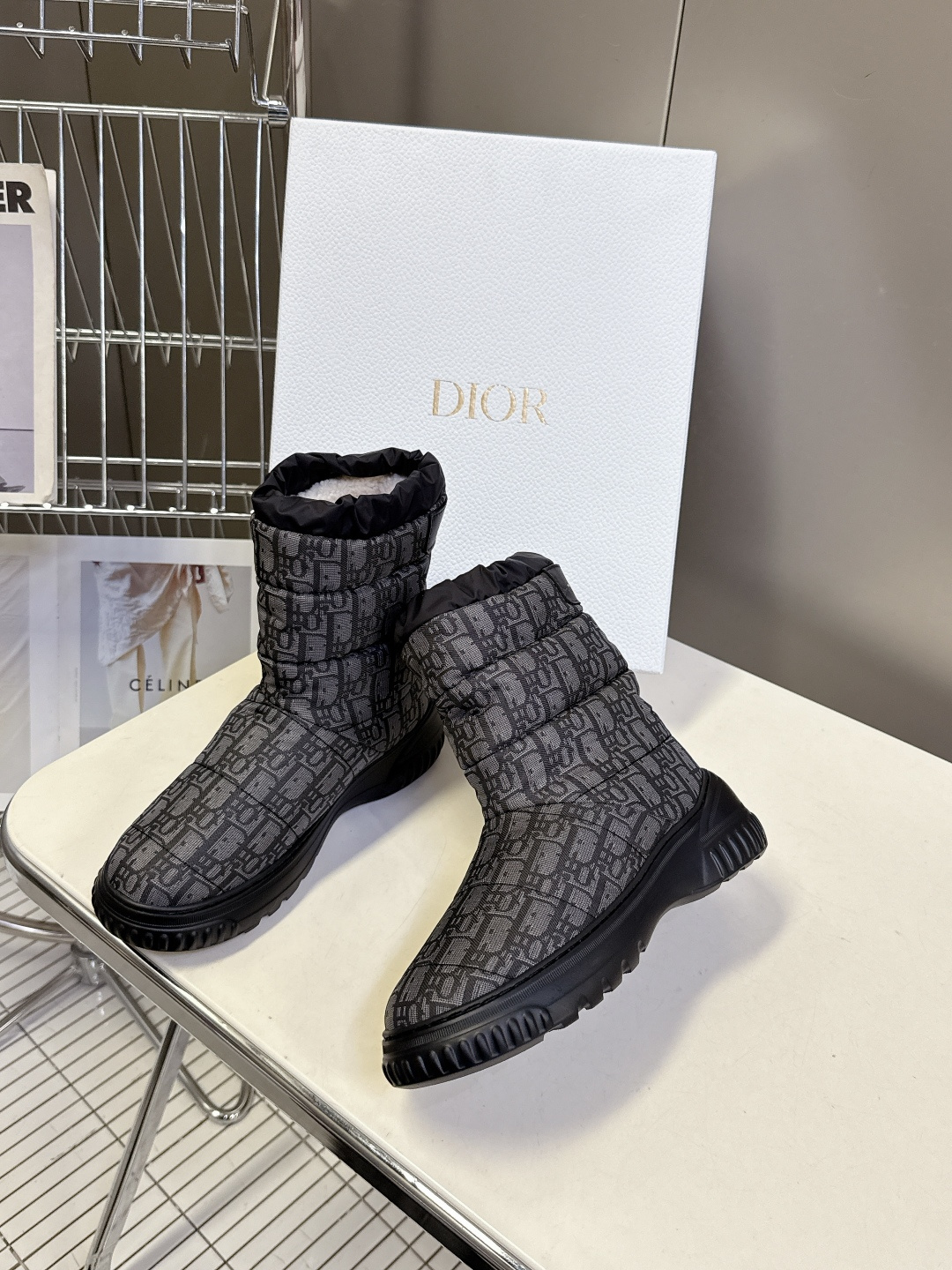 Dior迪奥秋冬最新款雪地靴 滑雪鞋 超多明星网红种草 这款Dior 及踝靴巧妙融合 Dior Chez