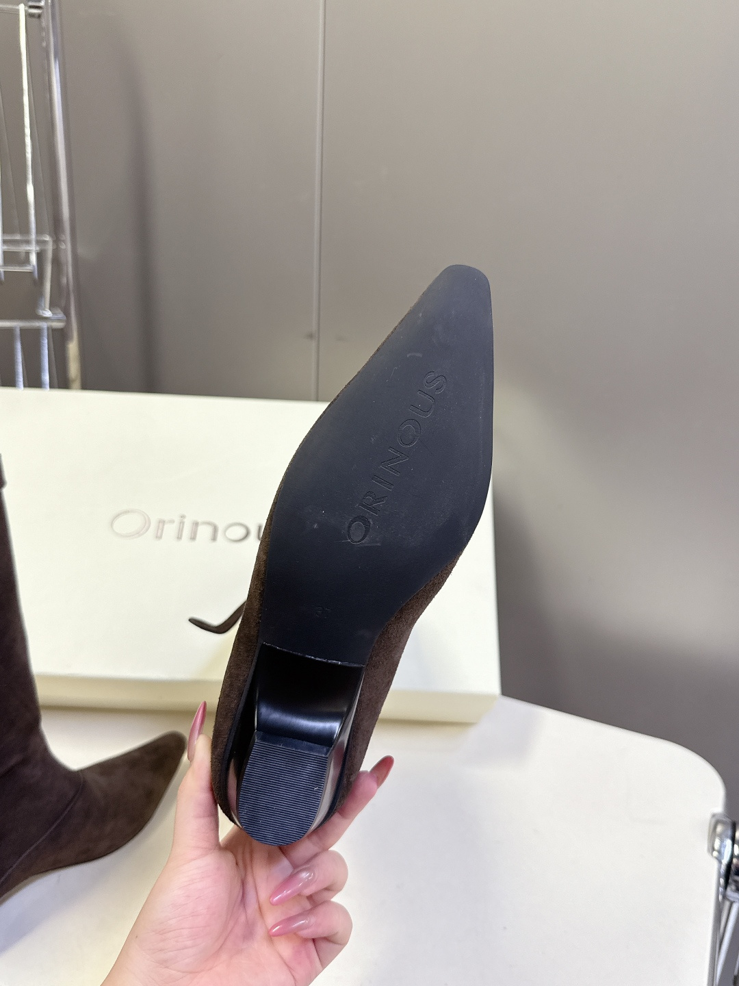 Orinous潮牌秋冬最新款复古长靴 超多明星网红种草 当下最流行的皮料风格 质感拉满 交叉的钉珠扣袢 