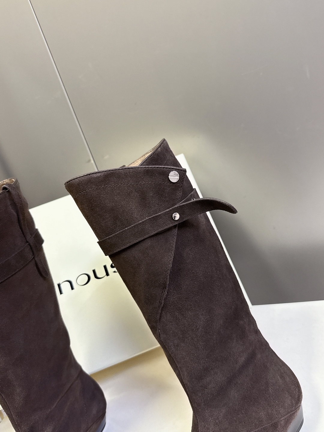 Orinous潮牌秋冬最新款复古长靴 超多明星网红种草 当下最流行的皮料风格 质感拉满 交叉的钉珠扣袢 