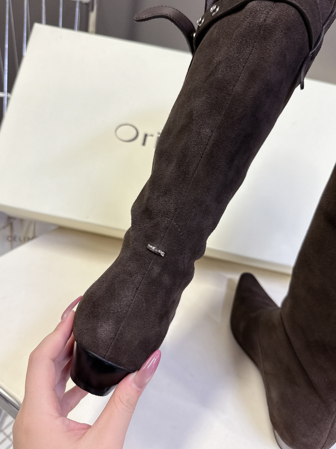 Orinous潮牌秋冬最新款复古长靴 超多明星网红种草 当下最流行的皮料风格 质感拉满 交叉的钉珠扣袢 