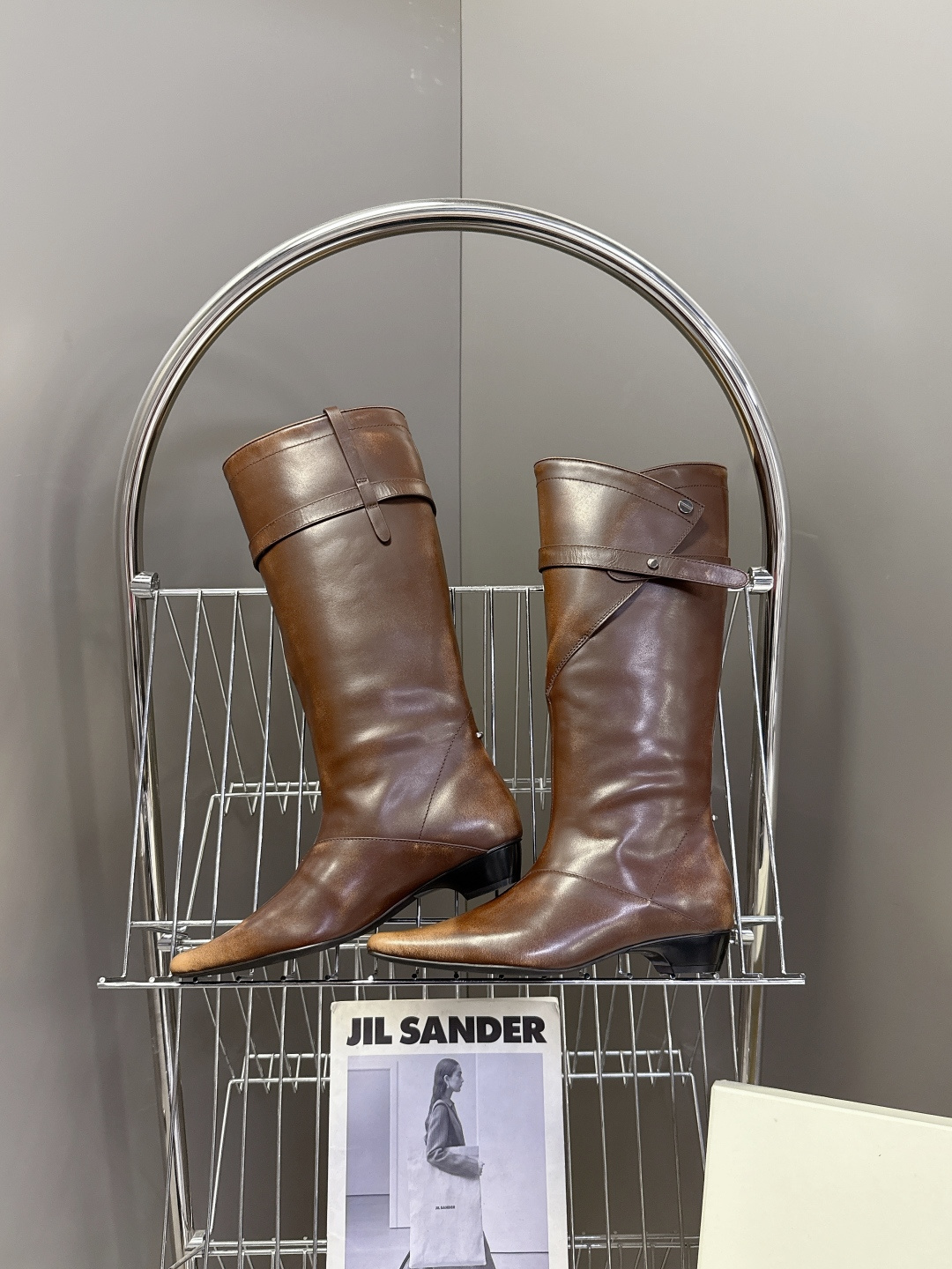 Orinous潮牌秋冬最新款复古长靴 超多明星网红种草 当下最流行的皮料风格 质感拉满 交叉的钉珠扣袢 