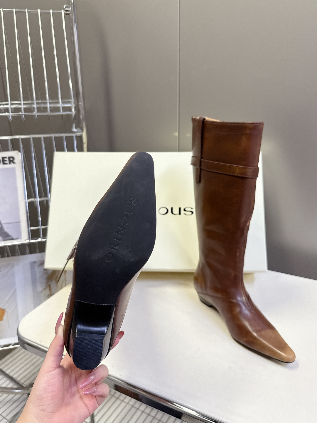 Orinous潮牌秋冬最新款复古长靴 超多明星网红种草 当下最流行的皮料风格 质感拉满 交叉的钉珠扣袢 