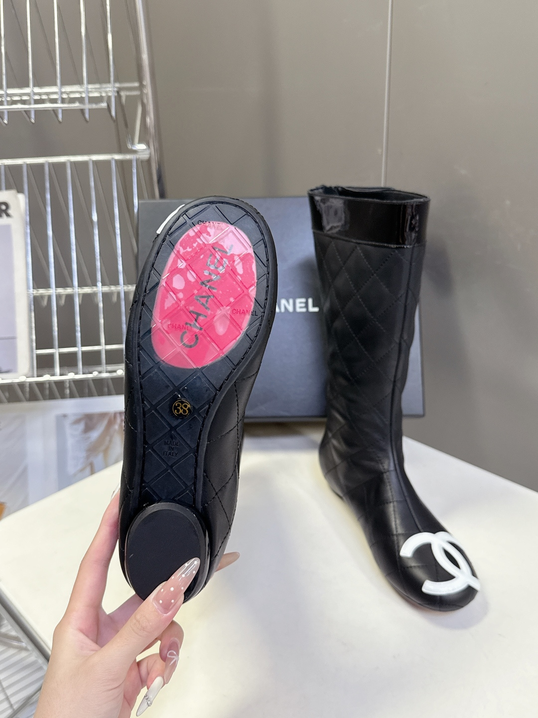 CHANEL香奈儿最新款中古康鹏芭蕾舞 长靴 超多明星名媛上脚 这款芭蕾舞长靴 第一眼看上就被种草了根据