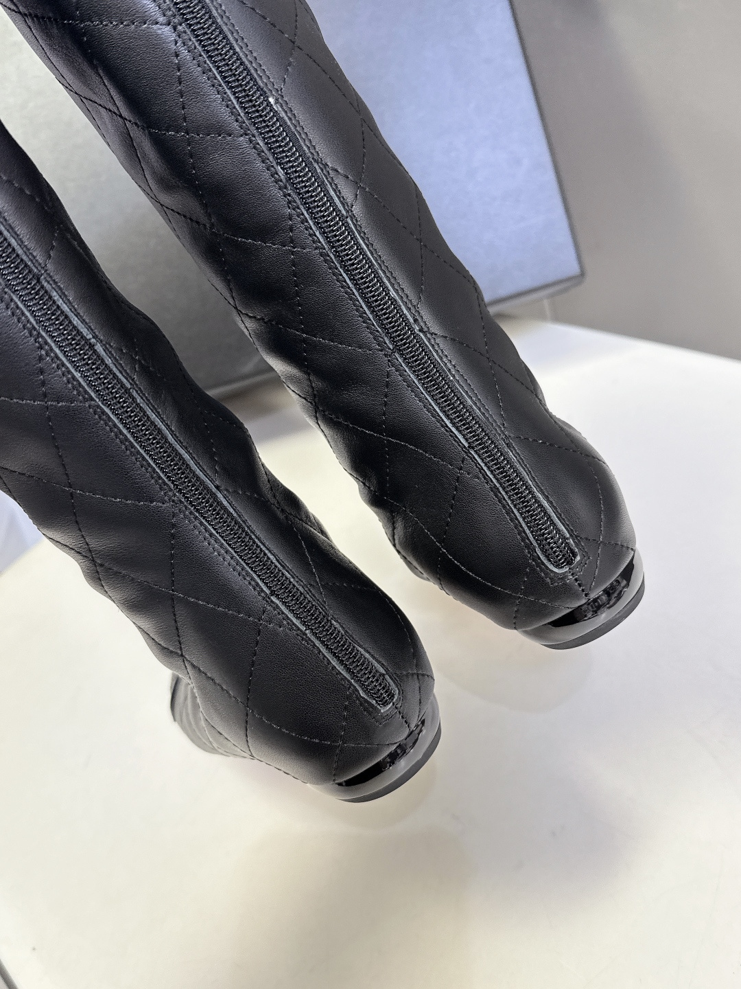 CHANEL香奈儿最新款中古康鹏芭蕾舞 长靴 超多明星名媛上脚 这款芭蕾舞长靴 第一眼看上就被种草了根据