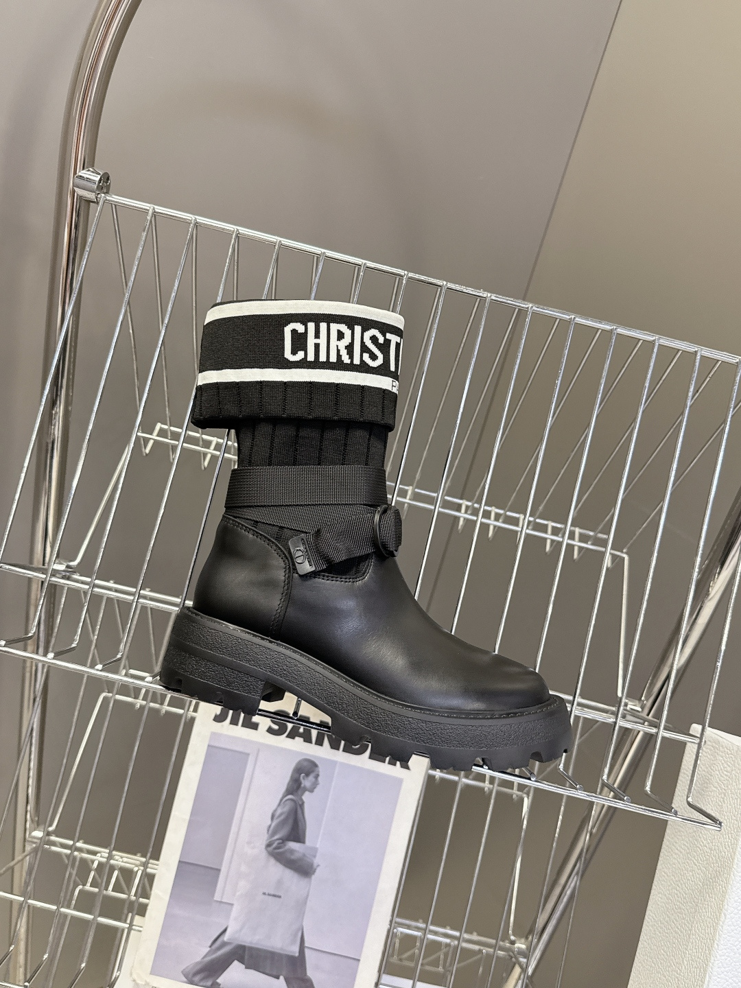 Dior迪奥秋冬最新款骑士靴 长靴 超多明星网红种草 时尚与潮流同时拥有 简约的设计 细节充满品牌元素 