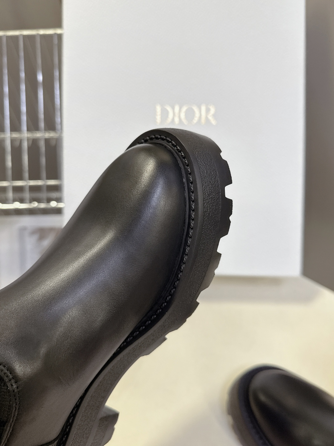 Dior迪奥秋冬最新款骑士靴 长靴 超多明星网红种草 时尚与潮流同时拥有 简约的设计 细节充满品牌元素 